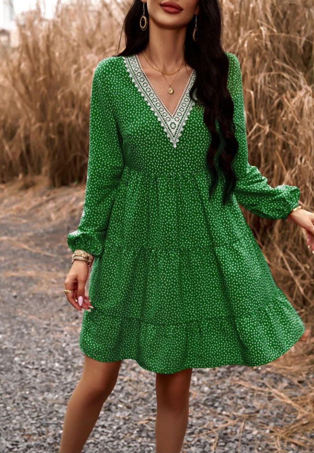 Vestido de crochet con cuello en V y estampado de lunares