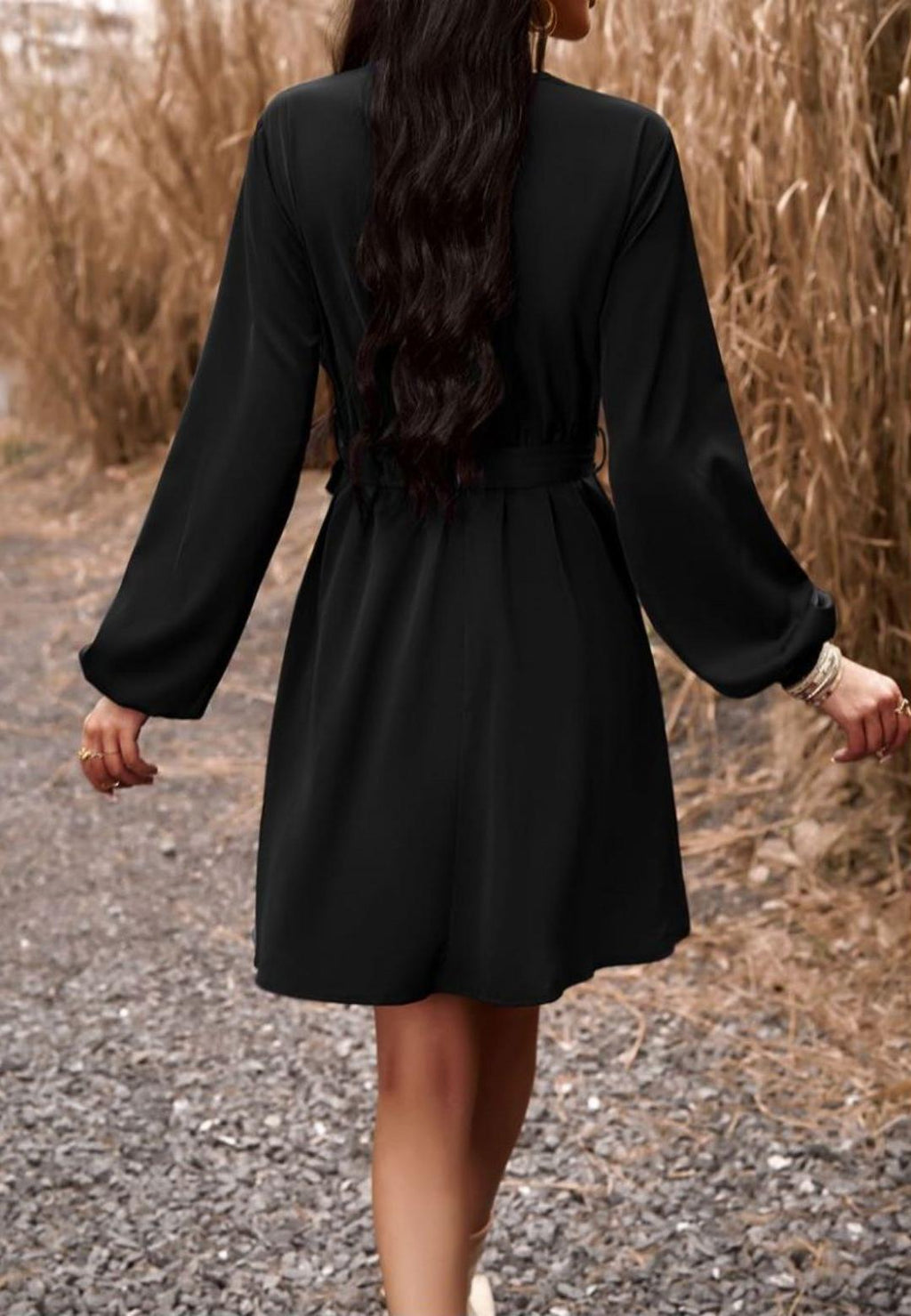 Vestido de crochet con escote en V y manga larga