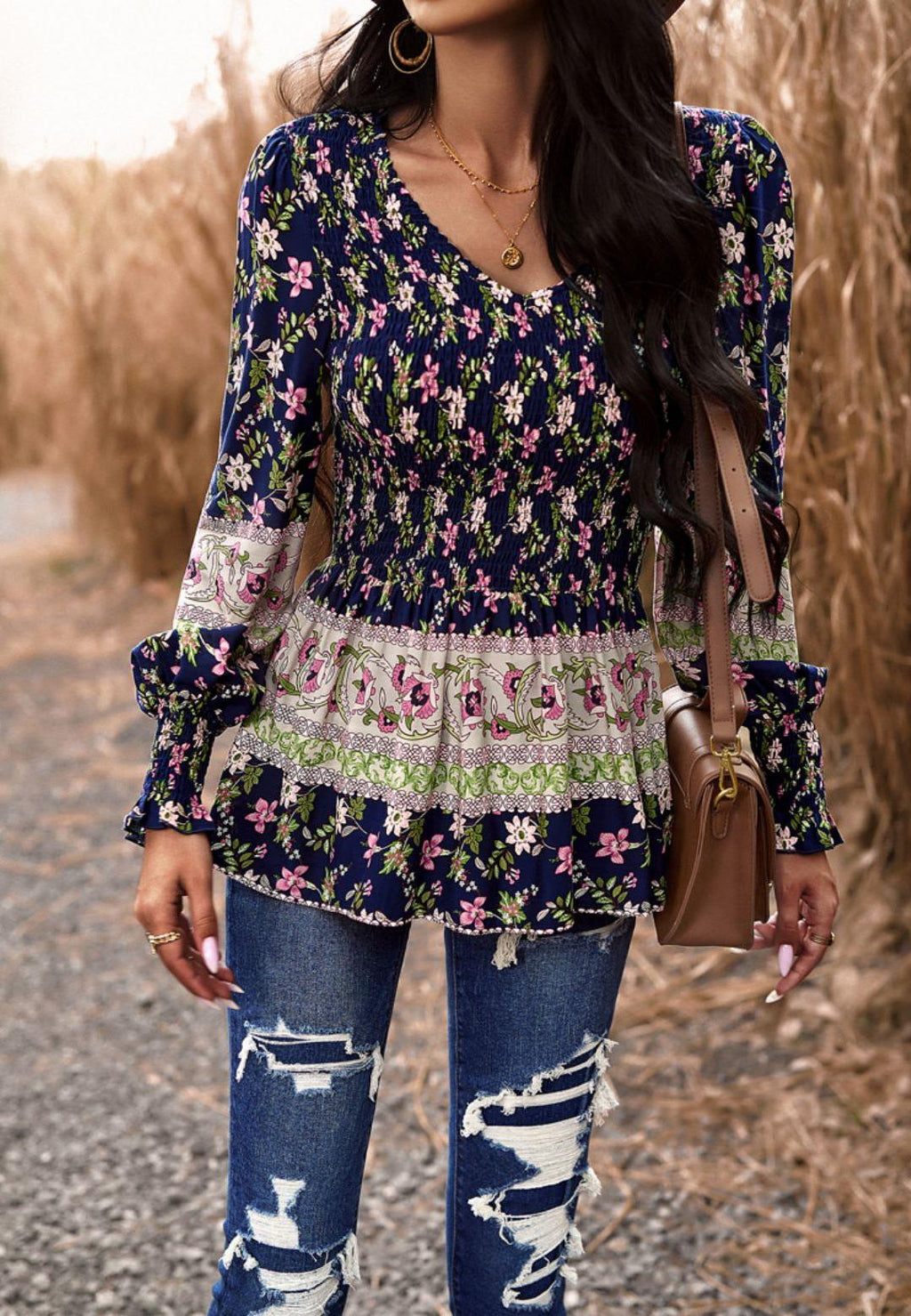 Blusa con escote en V fruncida y diseño bohemio floral