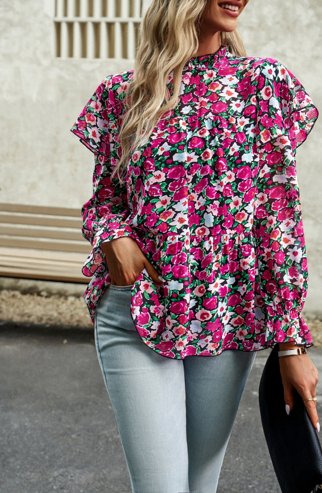 Blusa con volantes en los hombros y estampado de leopardo