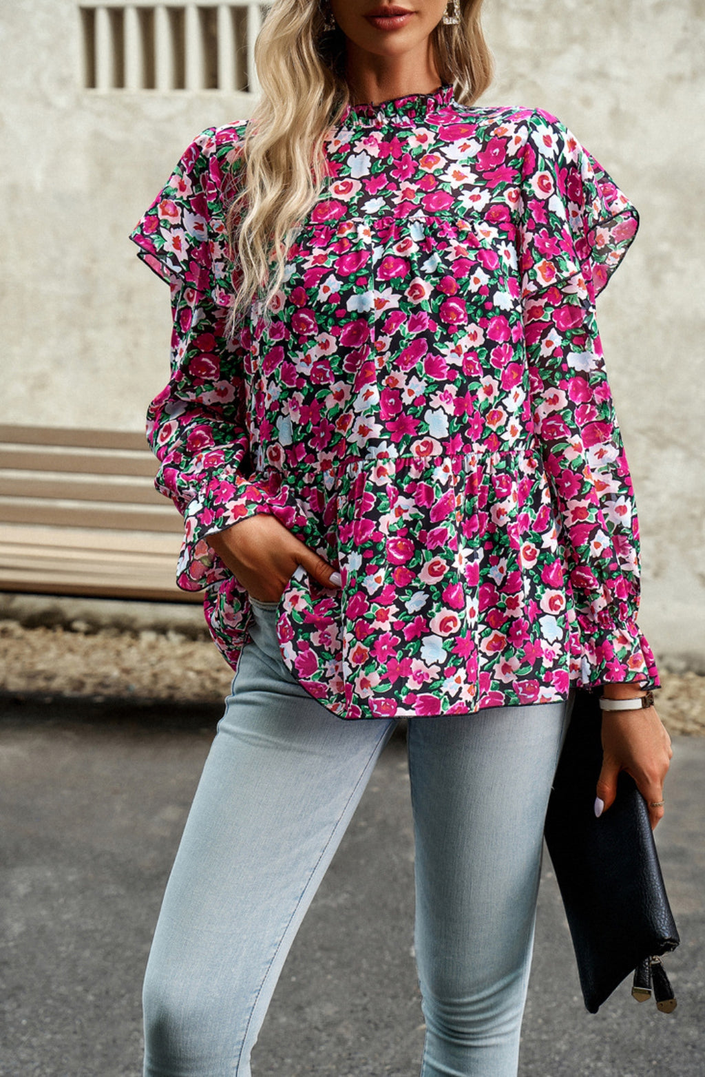 Blusa con volantes en los hombros y estampado de leopardo