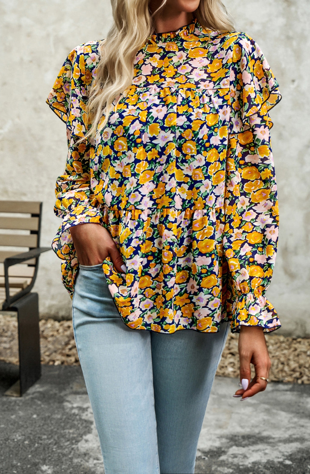 Blusa con volantes en los hombros y estampado de leopardo