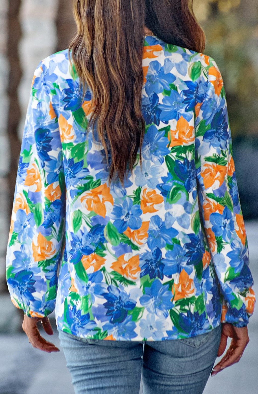 Blusa multicolor con escote en V dividido