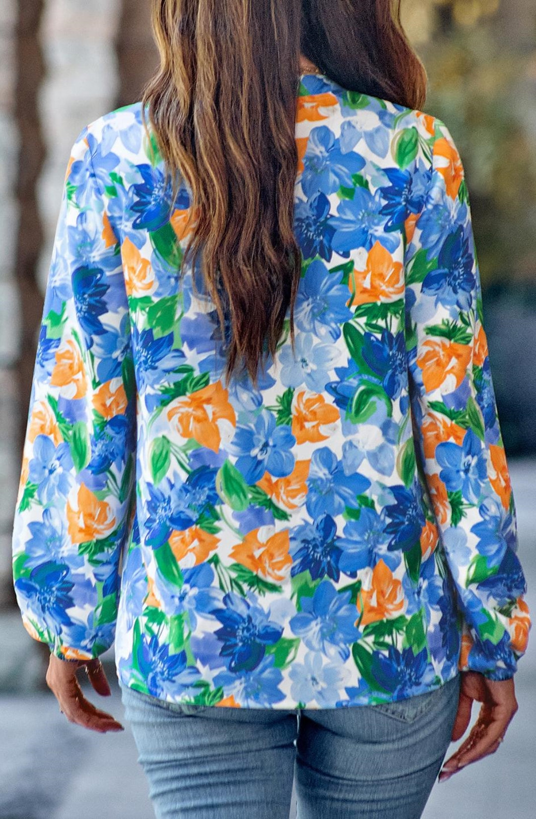 Blusa multicolor con escote en V dividido