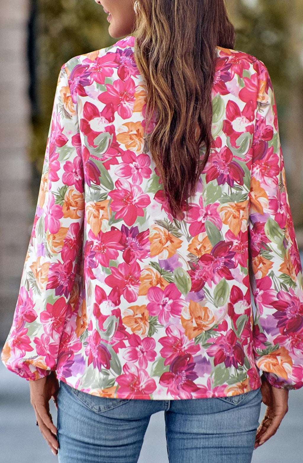 Blusa multicolor con escote en V dividido