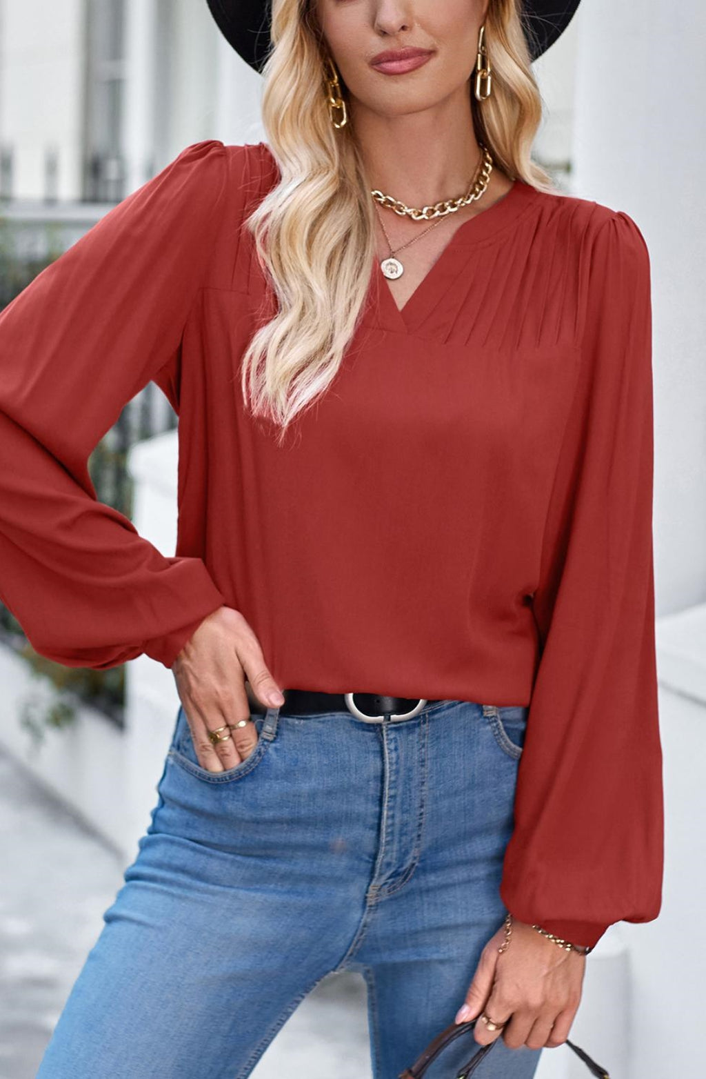 Blusa con mangas de obispo y detalle plisado