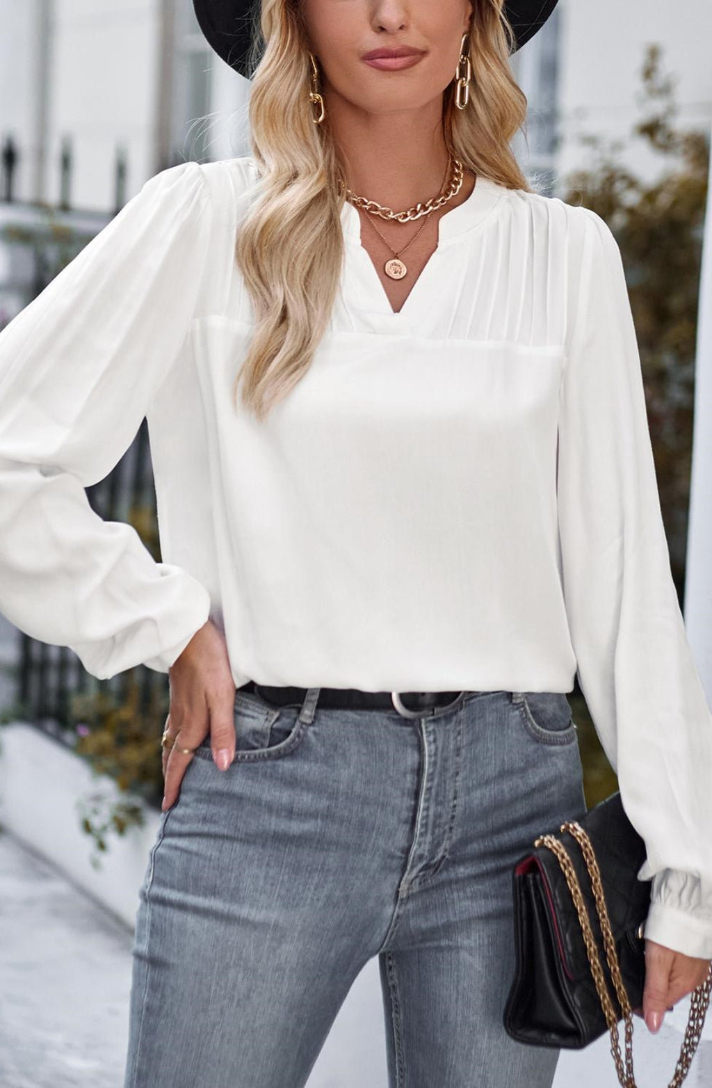Blusa con mangas de obispo y detalle plisado