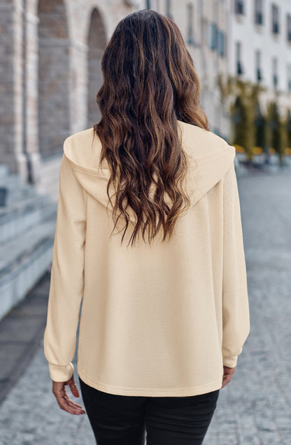Chaqueta con capucha y cremallera texturizada