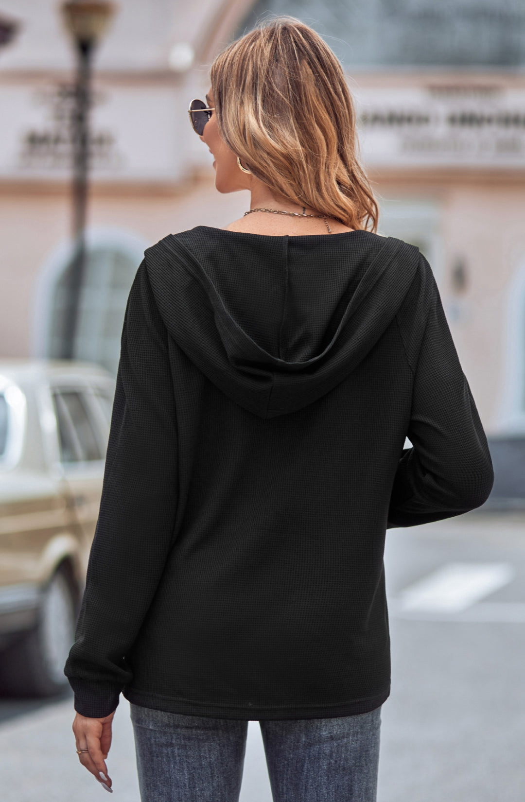 Chaqueta con capucha y cremallera texturizada