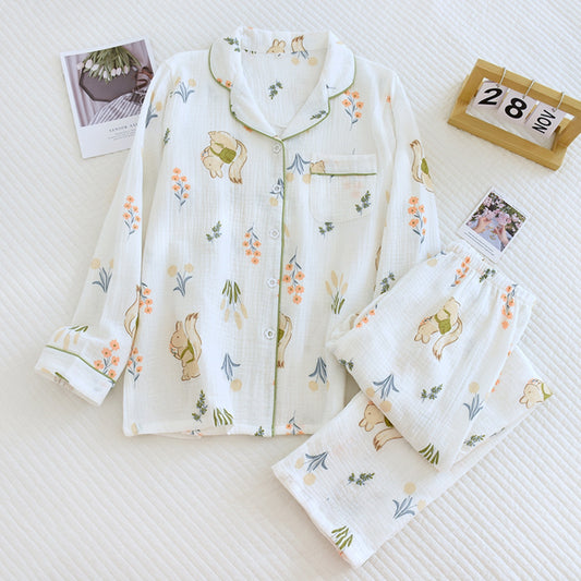 Conjunto de pijama con estampado floral y de ardillas