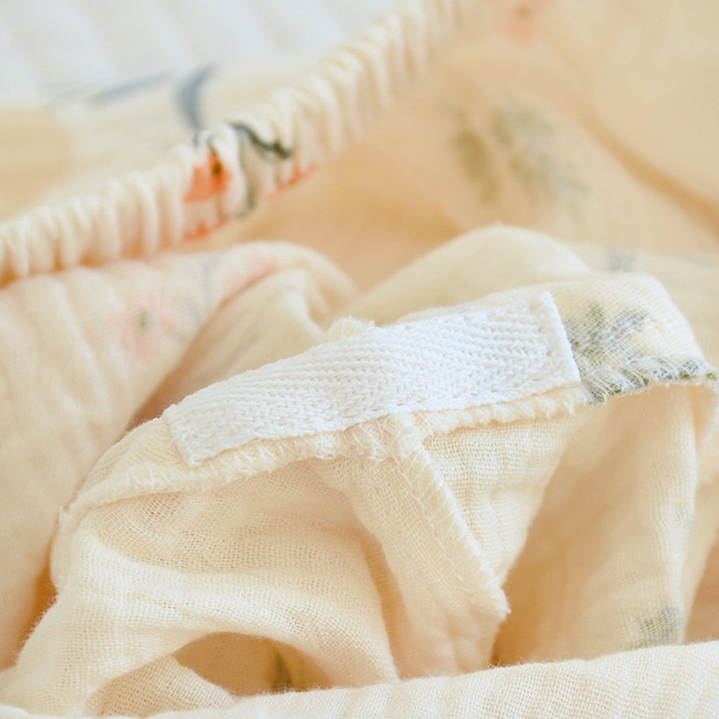 Conjunto de pijama con estampado floral y de ardillas