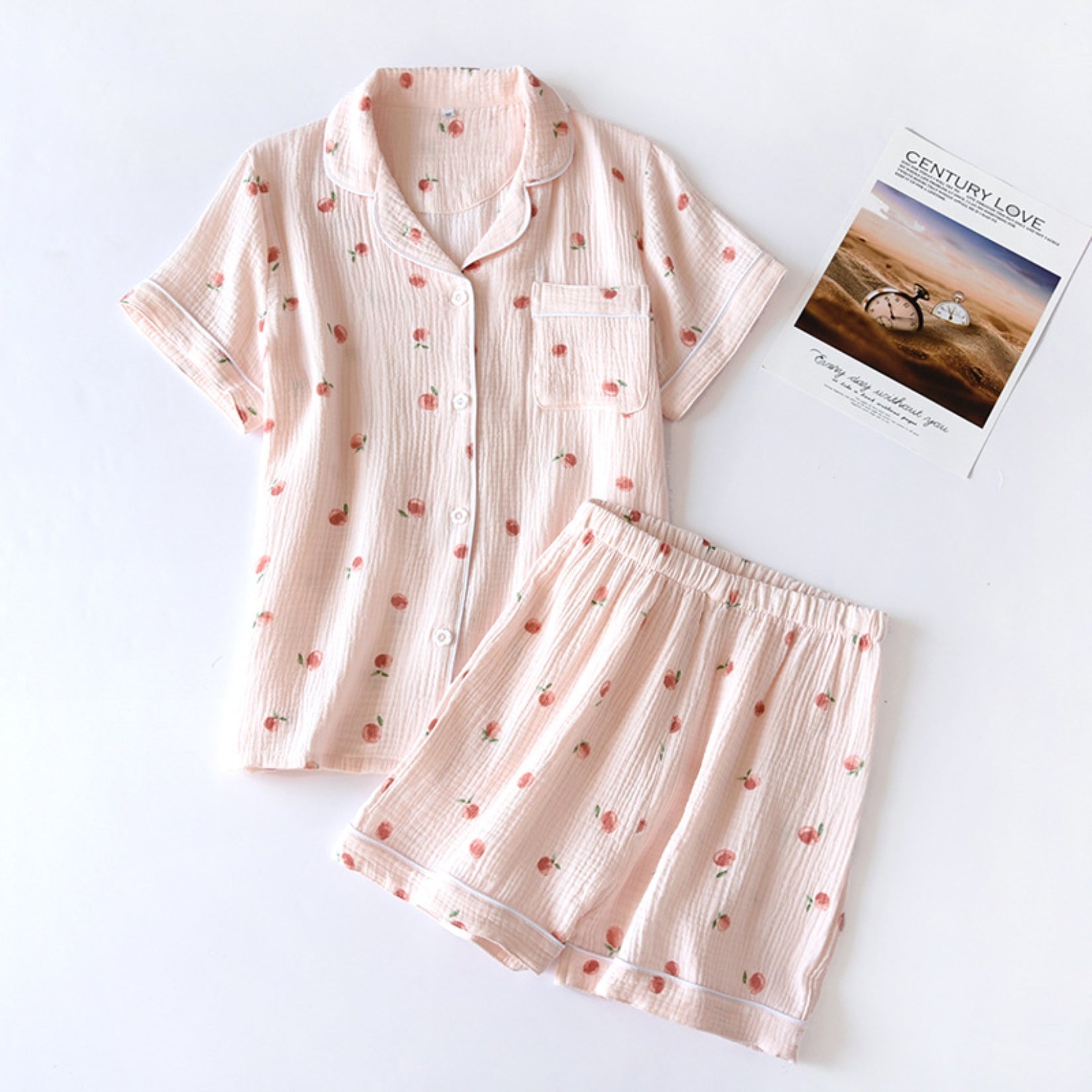 Camisa y pantalones cortos con estampado floral texturizado a juego