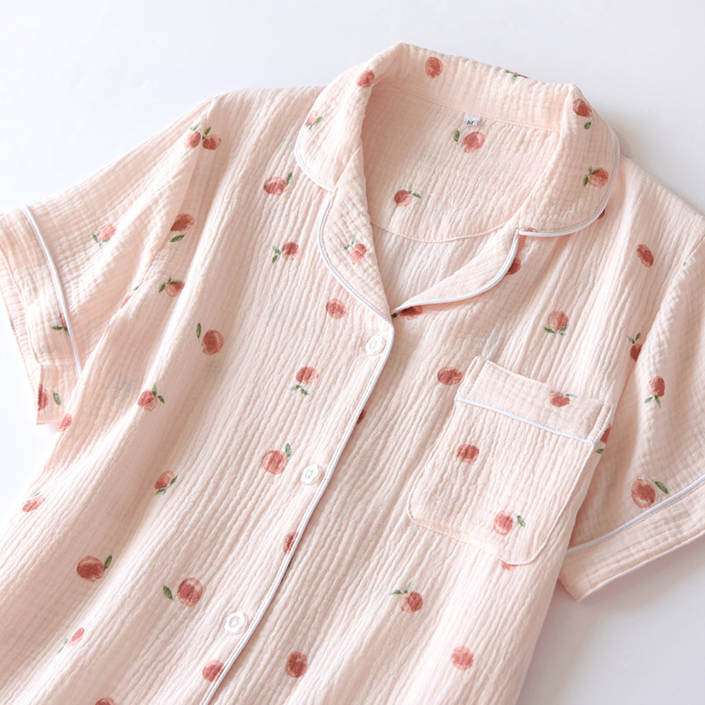 Camisa y pantalones cortos con estampado floral texturizado a juego