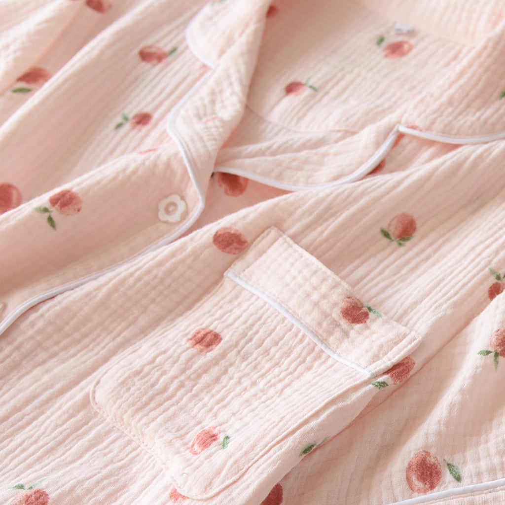 Camisa y pantalones cortos con estampado floral texturizado a juego