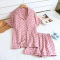 Camisa y pantalones cortos con estampado de corazones a juego