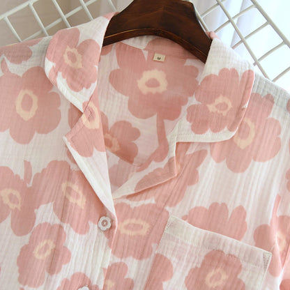 Conjunto de camisa y pantalones cortos con estampado floral texturizado