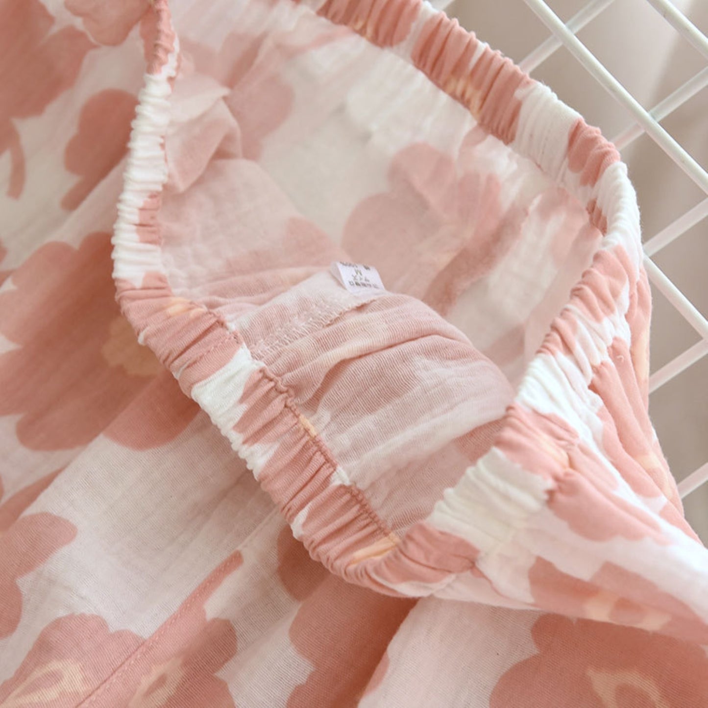 Conjunto de camisa y pantalones cortos con estampado floral texturizado