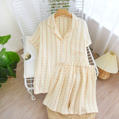 Conjunto de salón con estampado floral a rayas