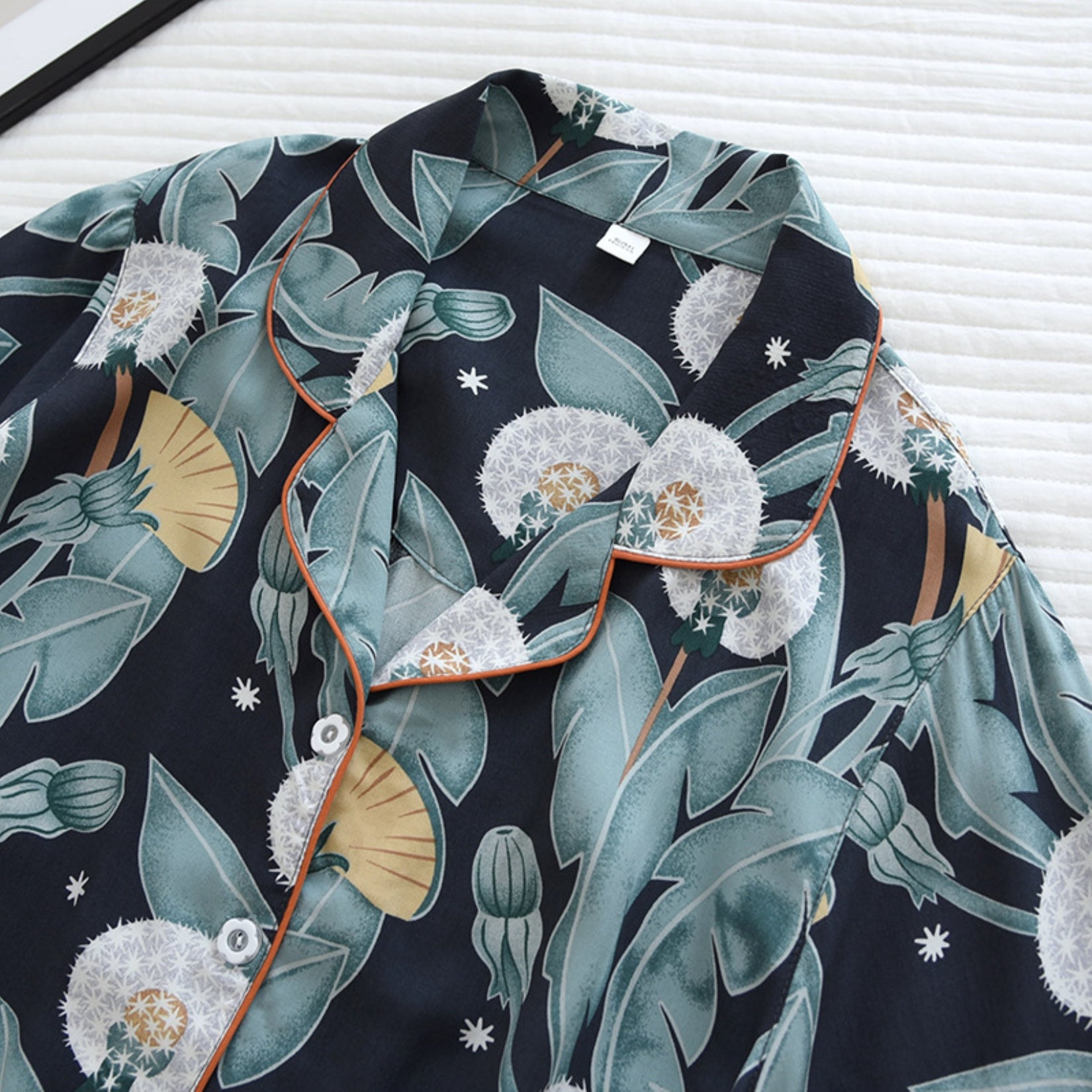 Coordinaciones de salón con motivos florales multicolores