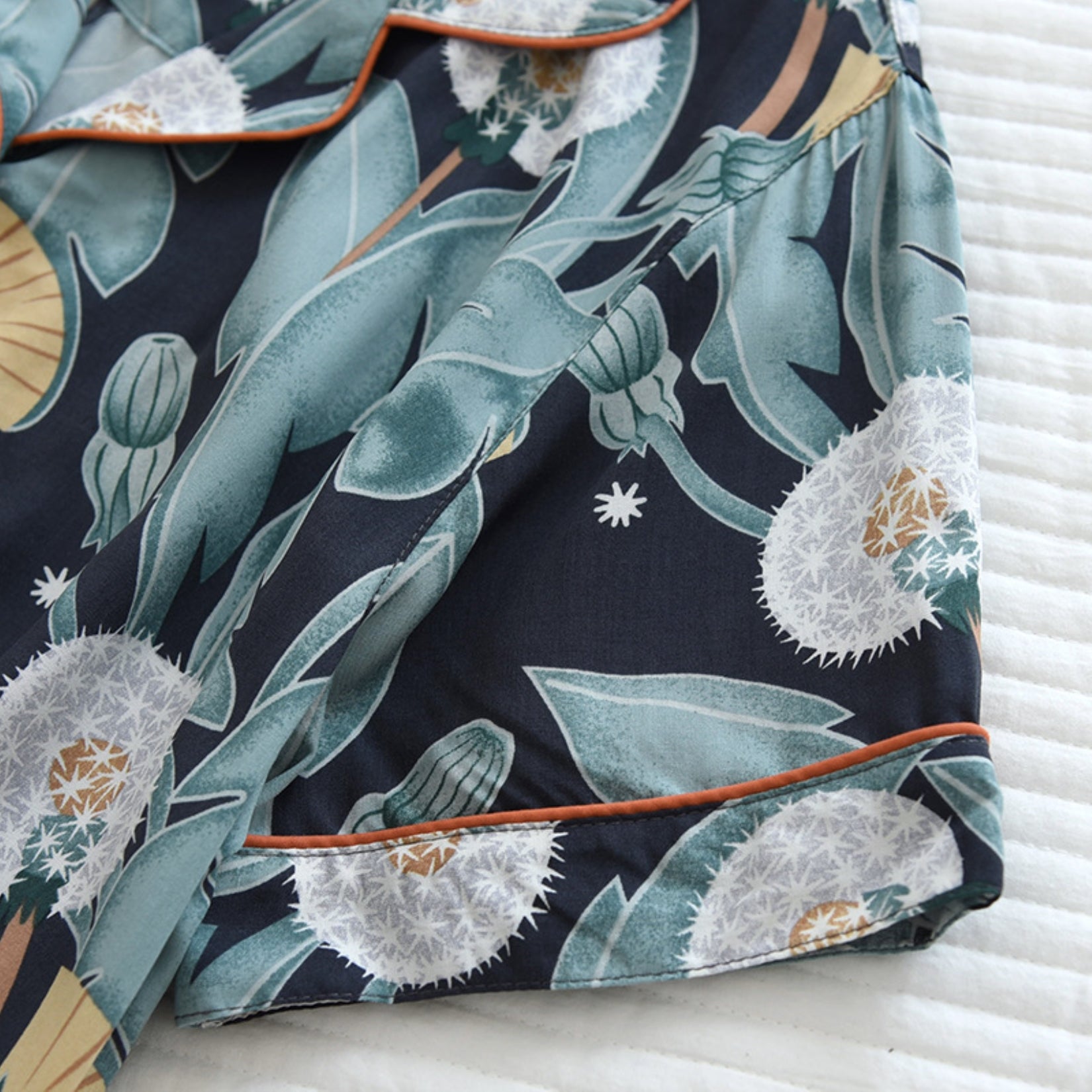 Coordinaciones de salón con motivos florales multicolores