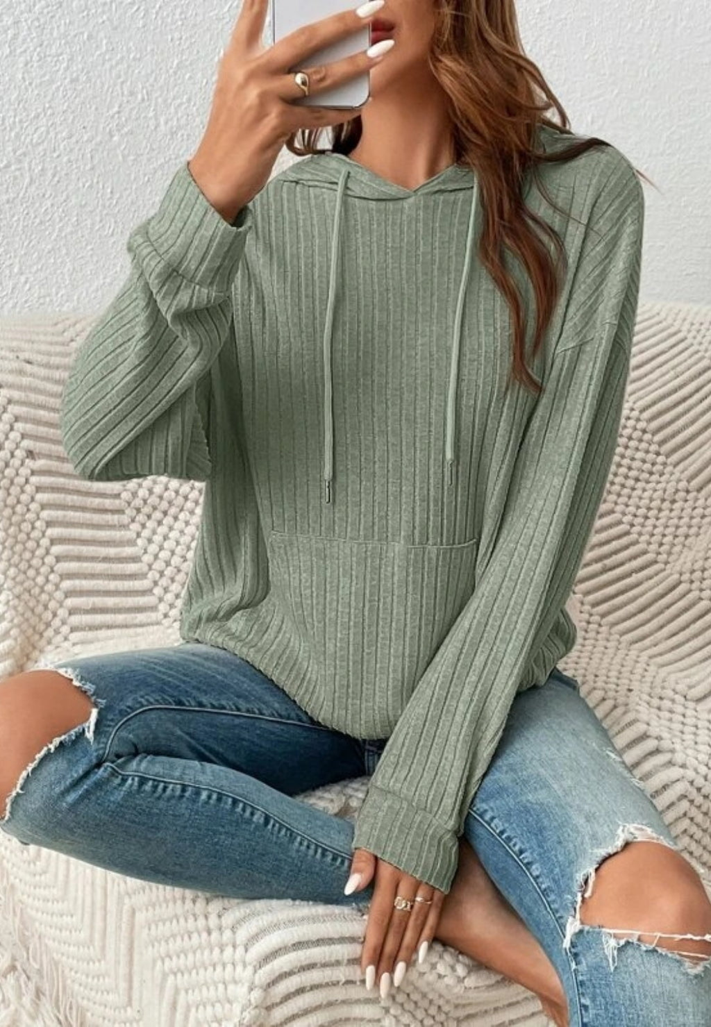 Sudadera con capucha de punto acanalado y hombros caídos