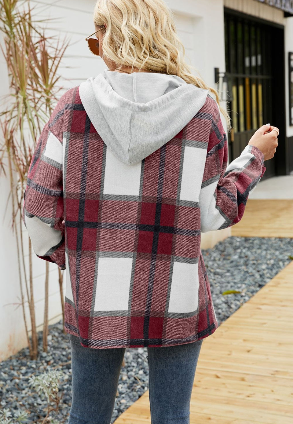 Chaqueta con capucha y estampado de cuadros