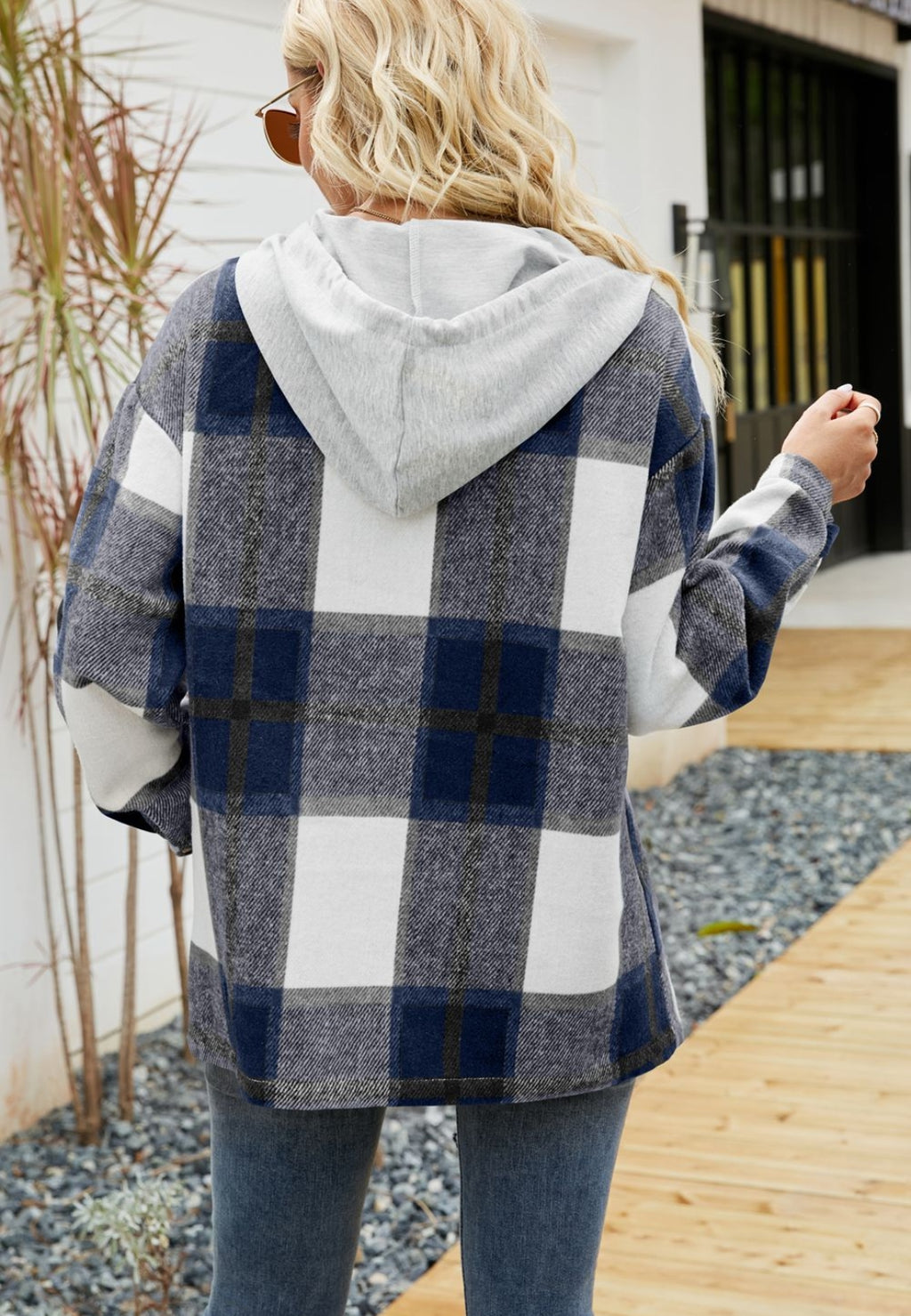 Chaqueta con capucha y estampado de cuadros