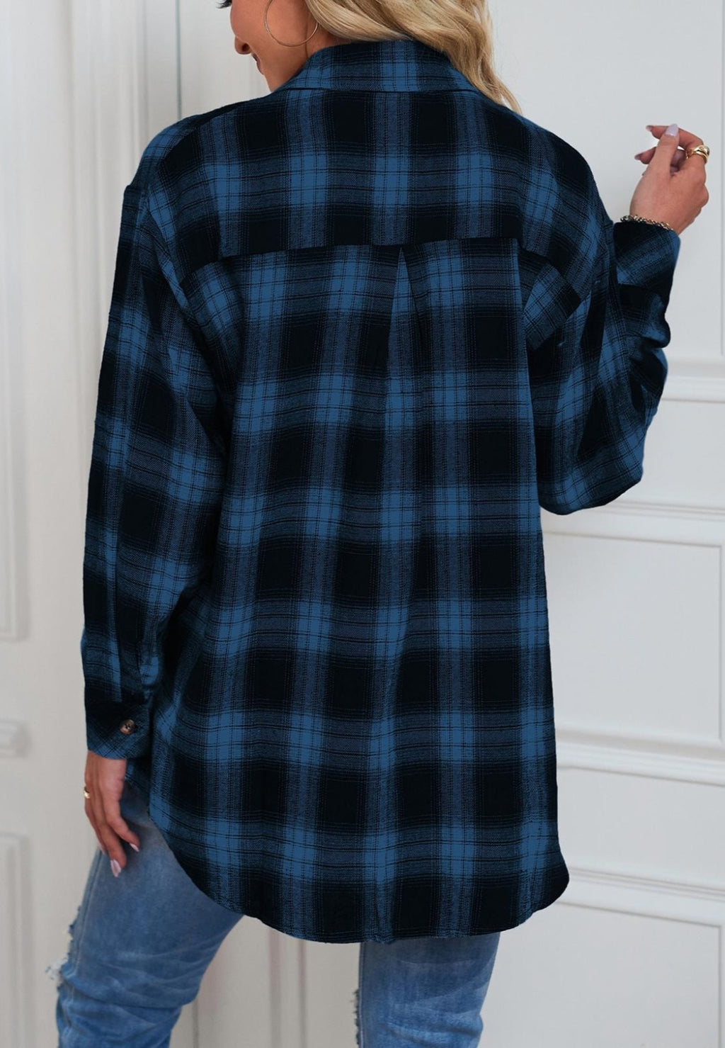 Chaqueta con botones en la parte delantera y estampado de cuadros