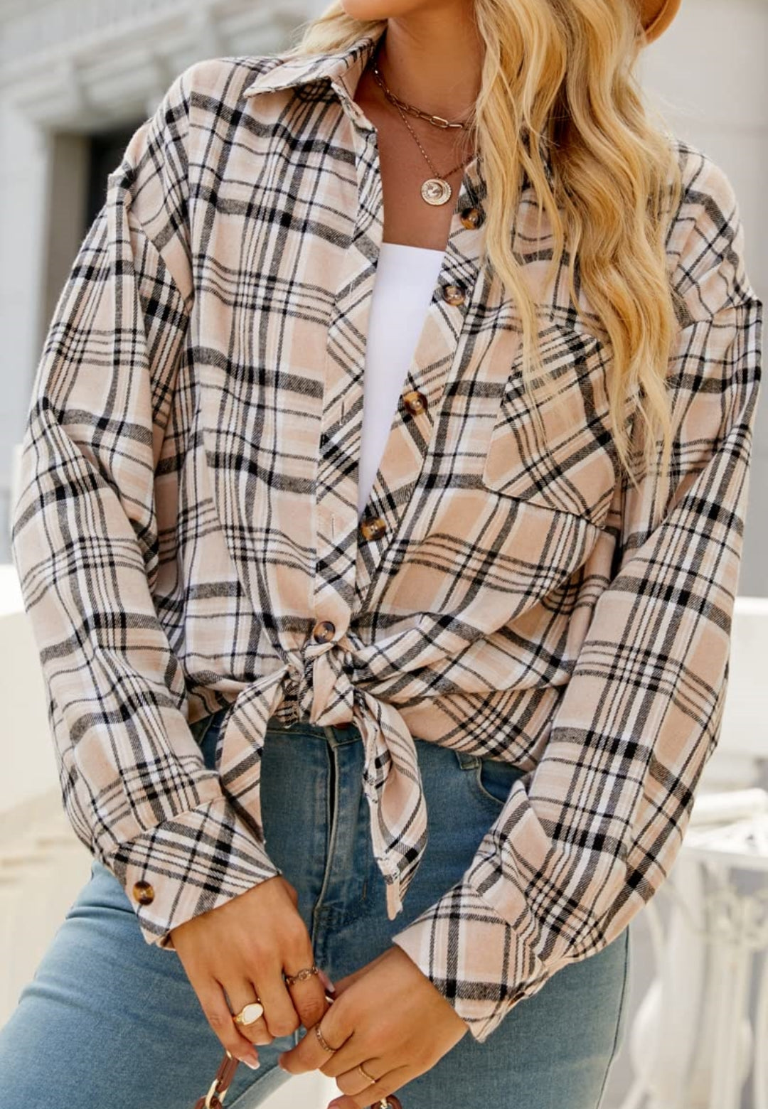 Chaqueta con botones en la parte delantera y estampado de cuadros