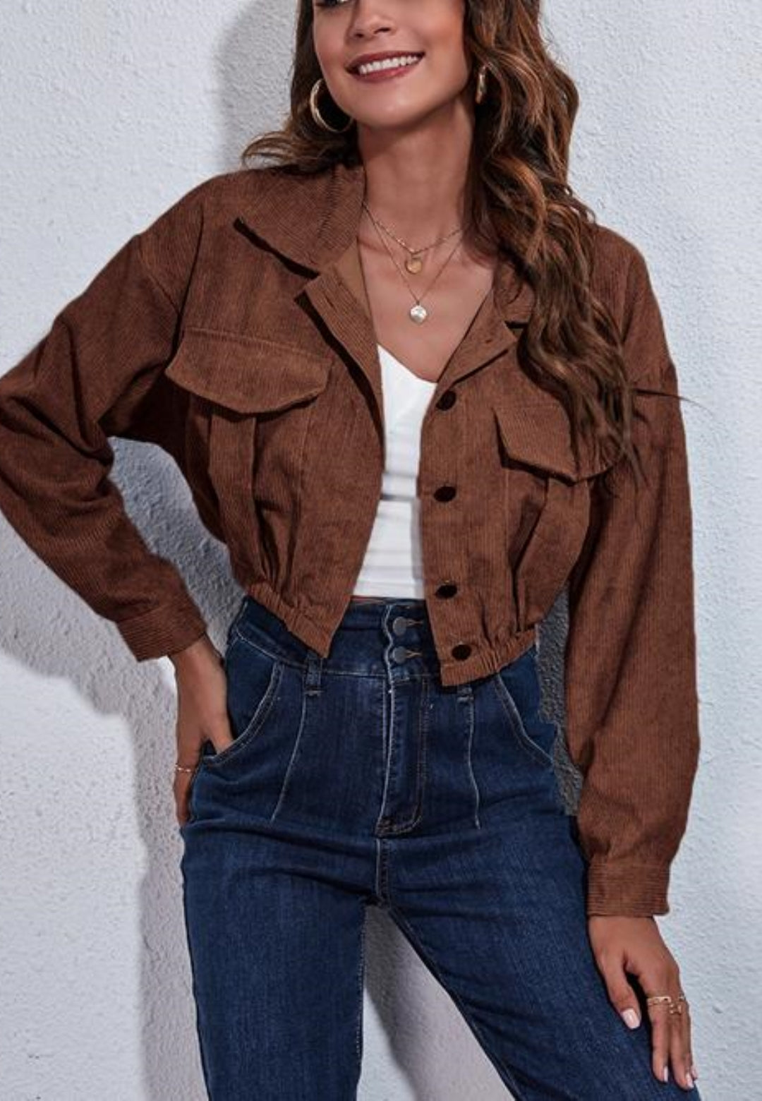Chaqueta de pana corta con botones en la parte delantera