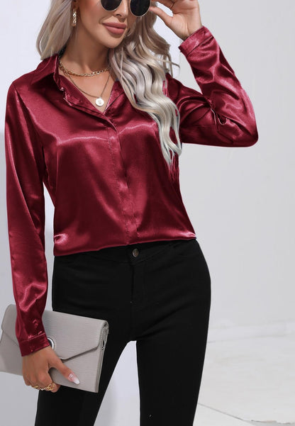 Camisa de satén con cuello abotonado