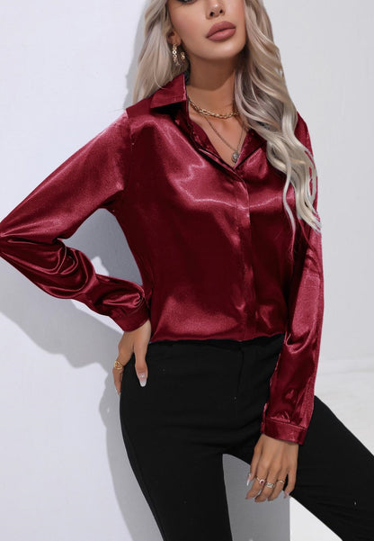 Camisa de satén con cuello abotonado