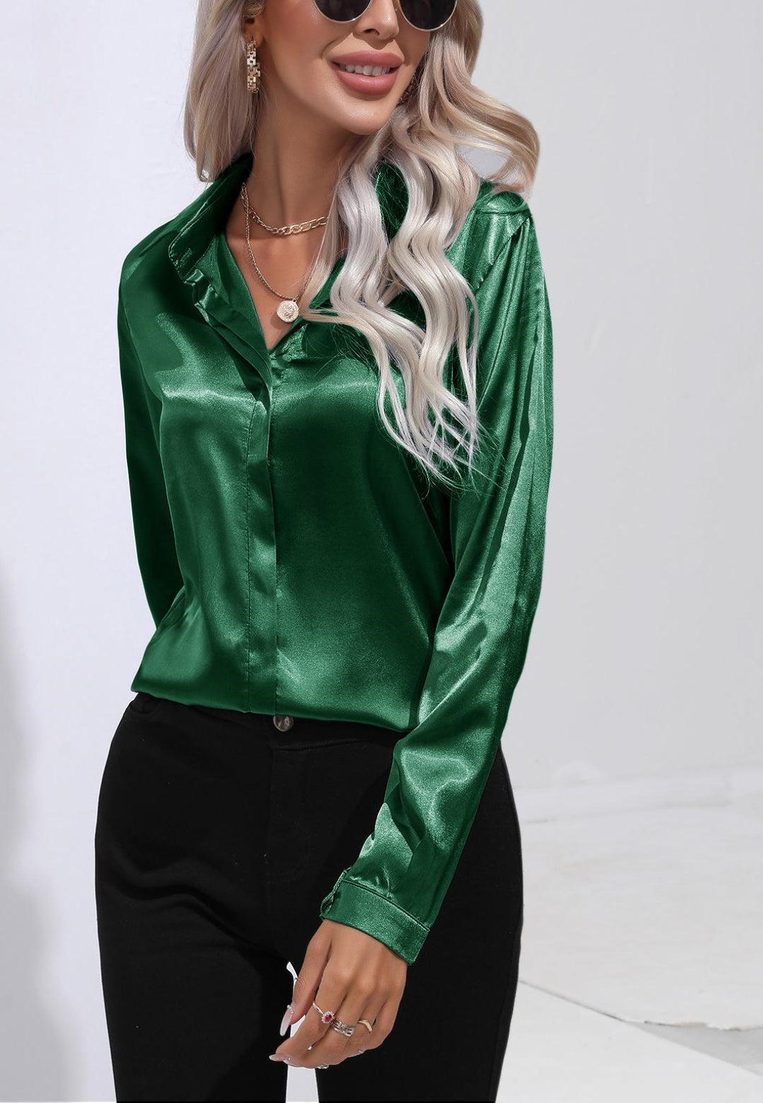 Camisa de satén con cuello abotonado