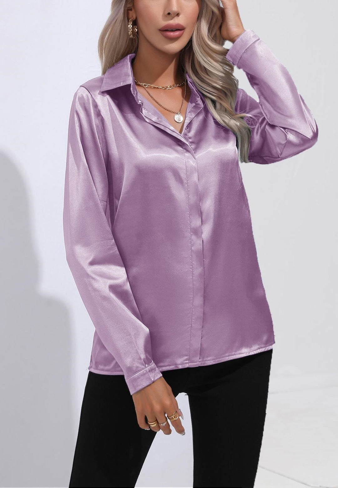 Camisa de satén con cuello abotonado