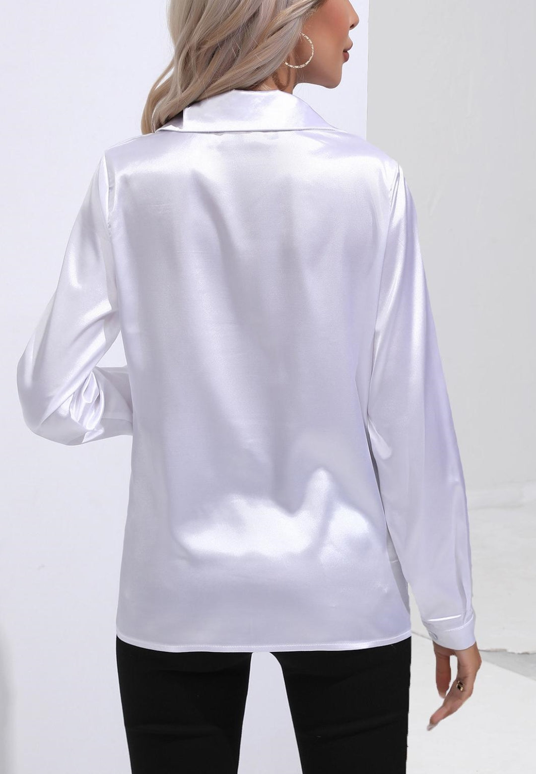 Camisa de satén con cuello abotonado