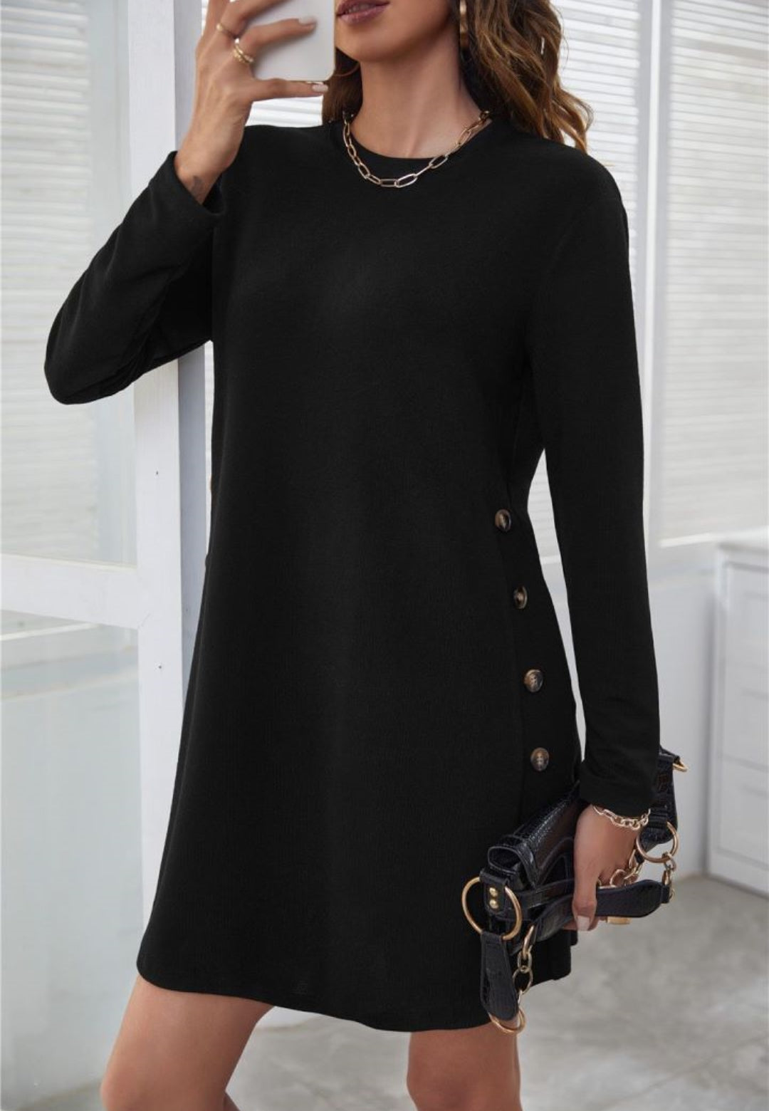 Vestido tipo suéter con detalle de botones laterales