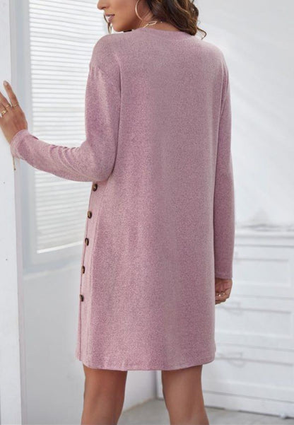 Vestido tipo suéter con detalle de botones laterales