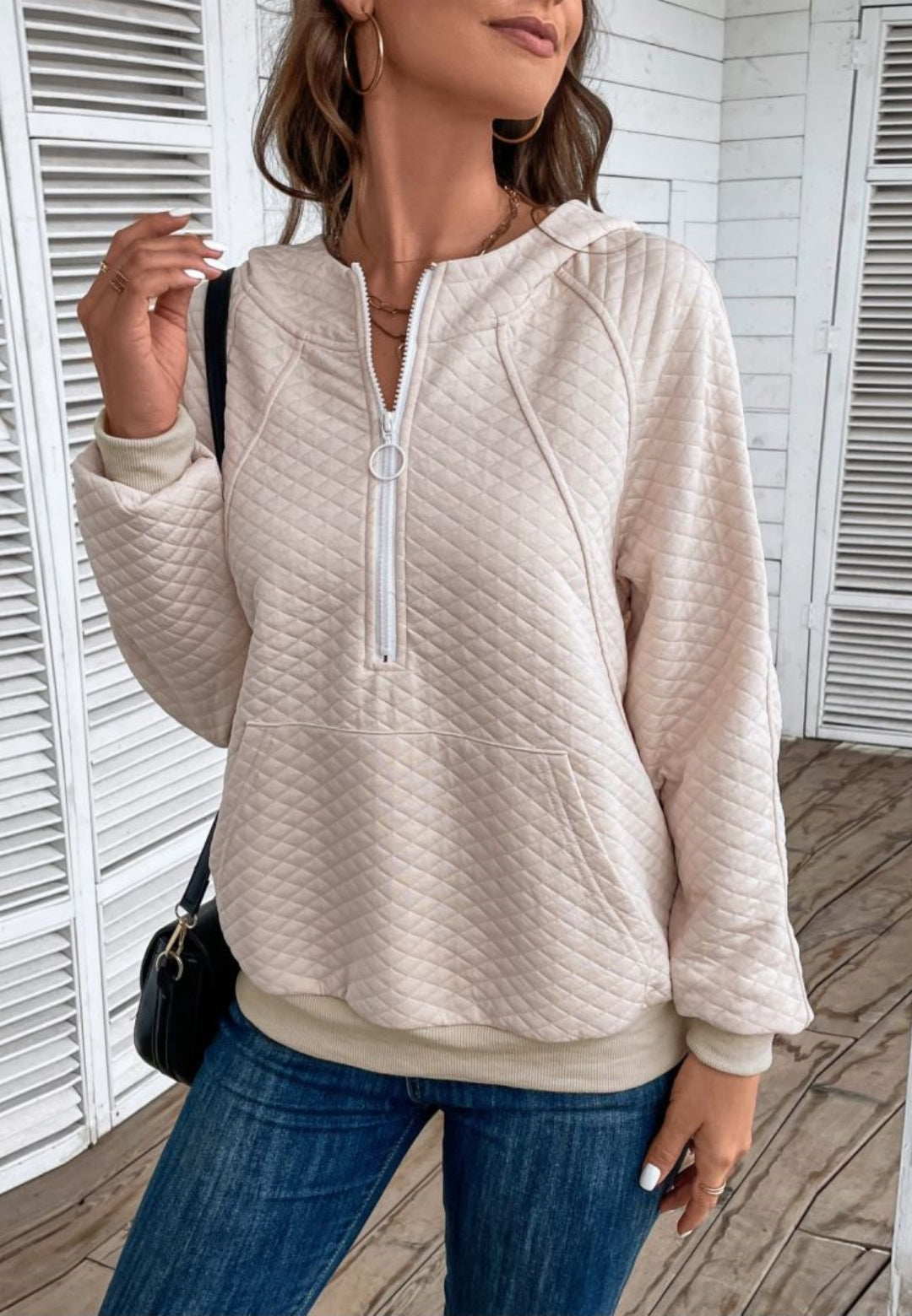 Sudadera con capucha acolchada y cremallera de un cuarto