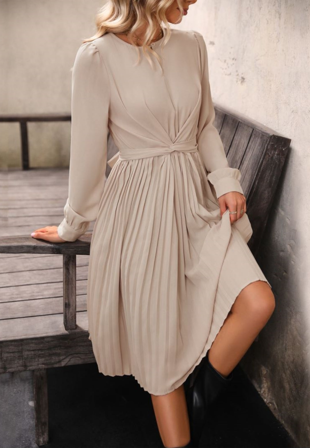 Keyhole Front Twist Waist Pleated Dress