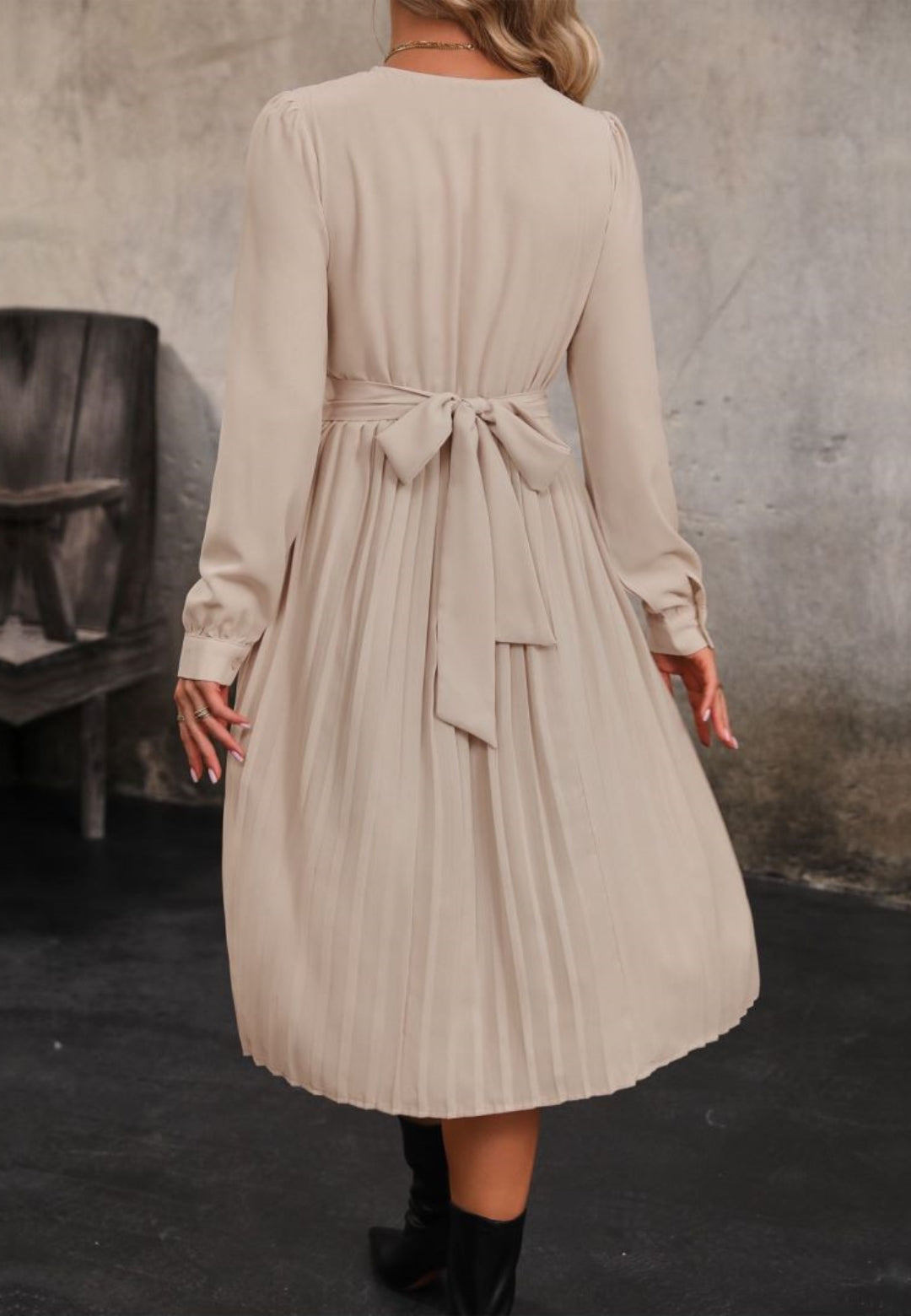 Keyhole Front Twist Waist Pleated Dress