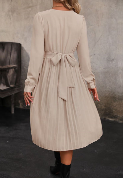 Keyhole Front Twist Waist Pleated Dress