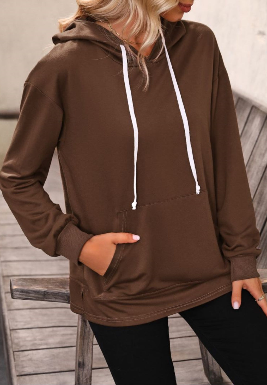 Sudadera clásica con capucha y cordón en contraste