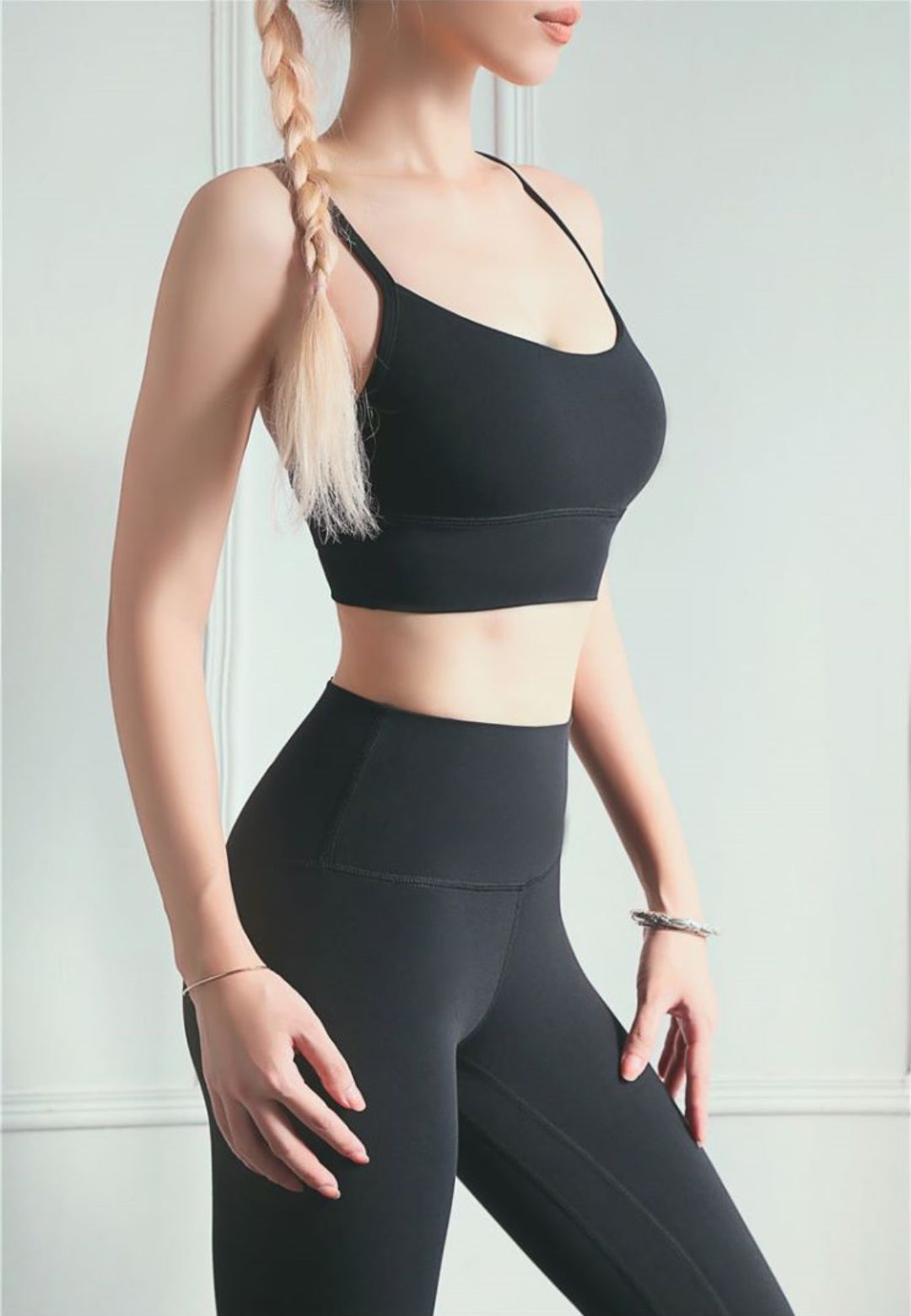 Conjunto deportivo básico de color liso