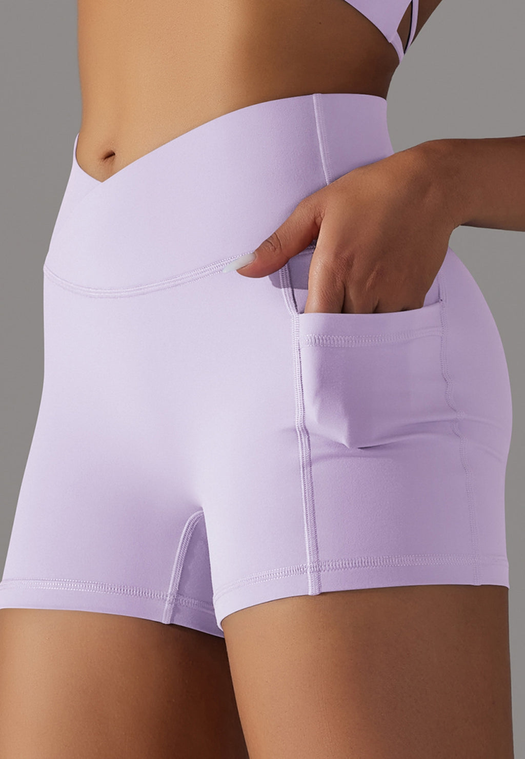 Pantalones cortos con espalda cruzada y cintura en V