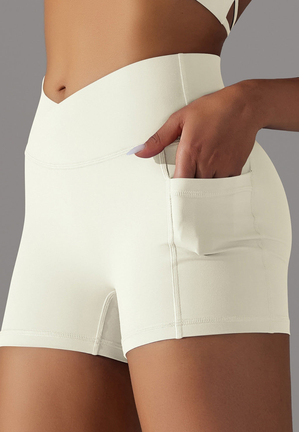 Pantalones cortos con espalda cruzada y cintura en V