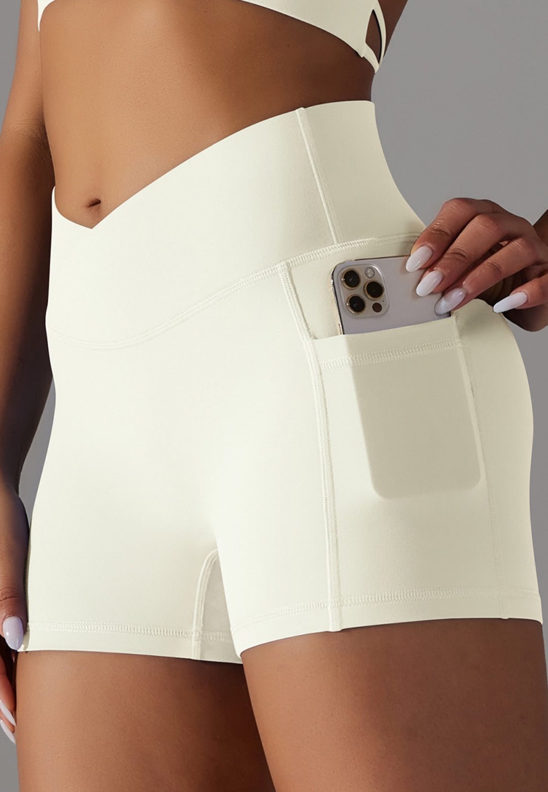 Pantalones cortos con espalda cruzada y cintura en V