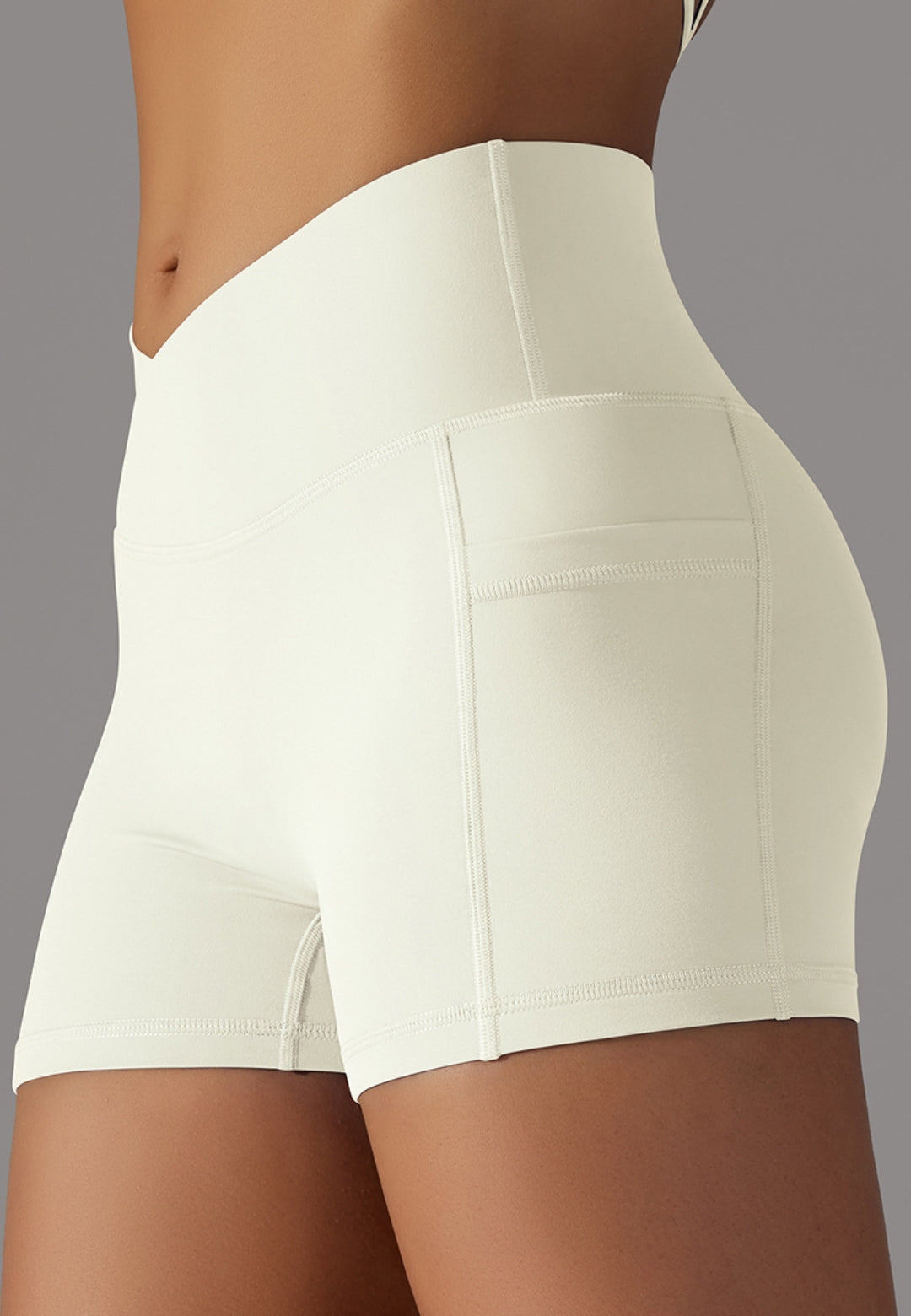 Pantalones cortos con espalda cruzada y cintura en V