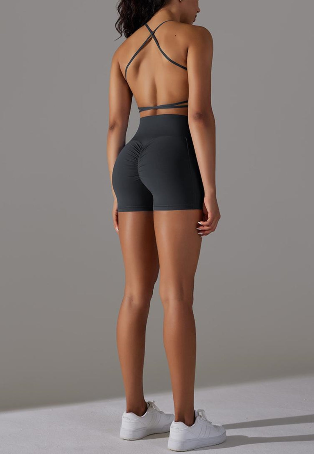 Conjunto deportivo sin espalda en color liso