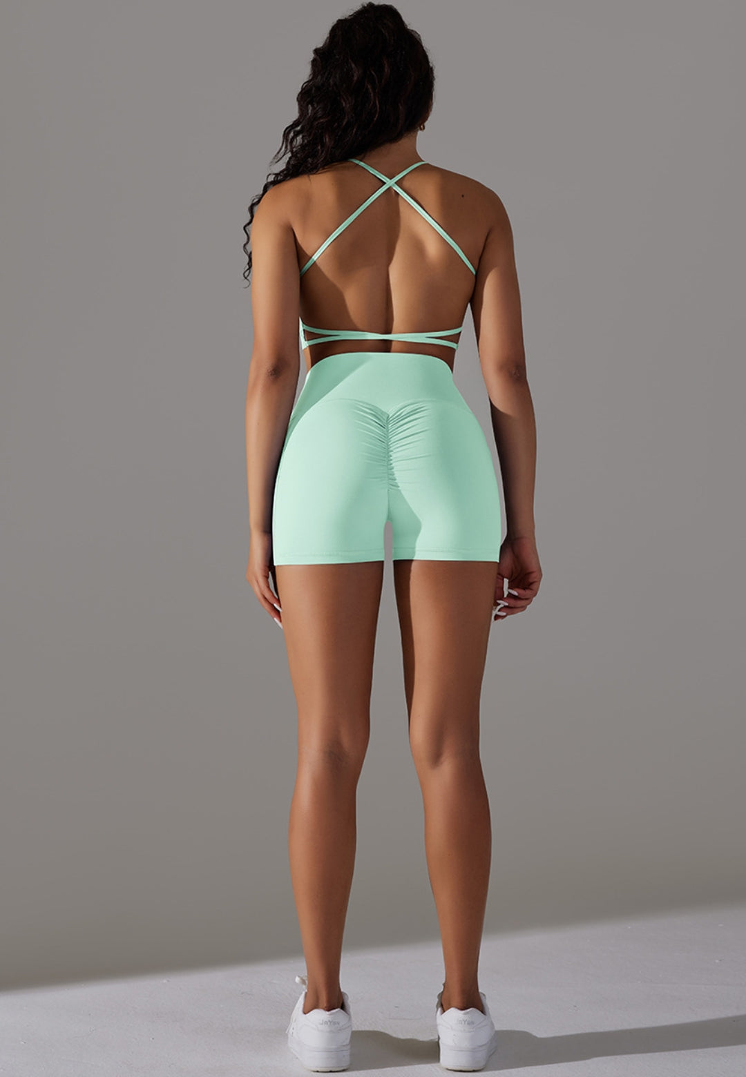 Conjunto deportivo sin espalda en color liso