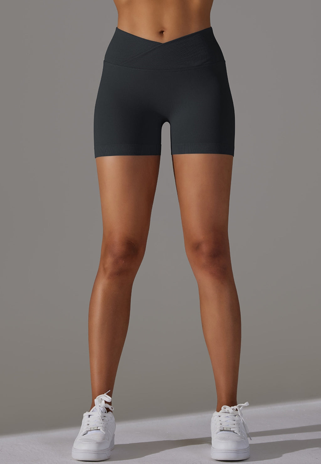 Pantalones cortos con cintura en V y canalé superpuesto